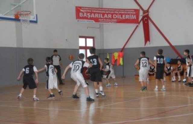 Gaziemir'de miniklerin mücadelesi nefes kesiyor...