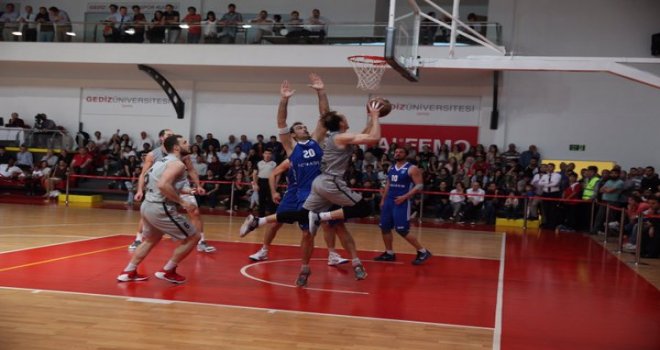 Gediz Üniversitesi, Acıbadem Üniversitesi'ni devirdi.