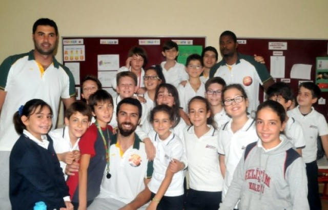 Gelişimli oyuncular sınıfları gezdi