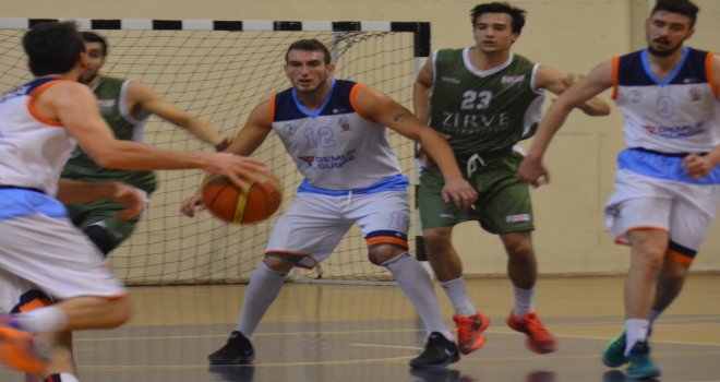 Gemlik'te kazanan Zirve Üniversitesi