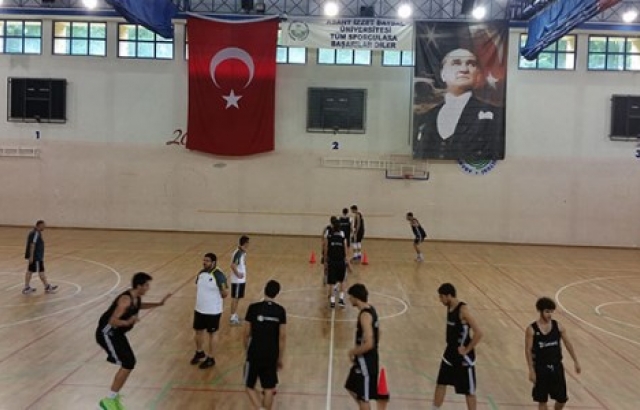 GENÇ ERKEKLER BOLU'DA GÜÇ DEPOLUYOR