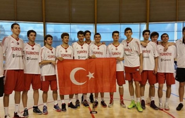 GENÇ ERKEKLER ŞAMPİYON OLDU