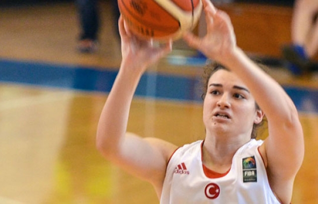 Genç Kızlarımız Danimarka önünde