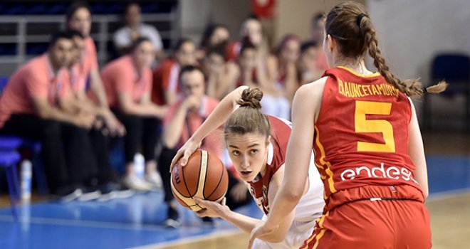 Genç Kızlarımız İspanya'ya kaybetti