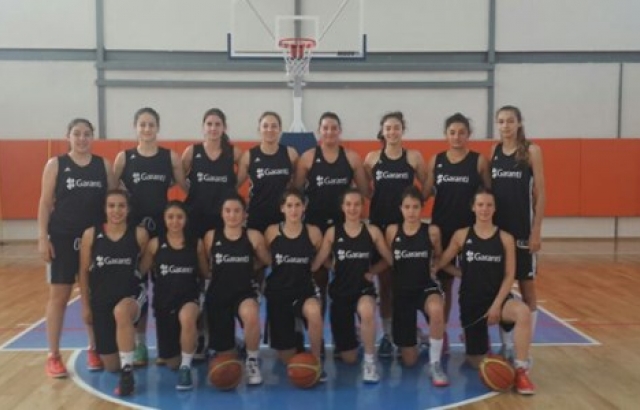 GENÇ KIZLARIMIZ İTALYA'YA KAYBETTİ