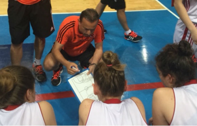 Genç Kızlarımız Yunanistan'ı yendi