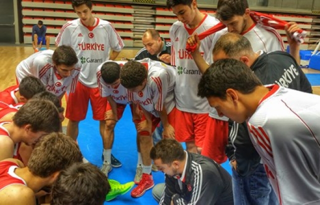 GENÇ MİLLİLER ALMANYA'YI GEÇTİ