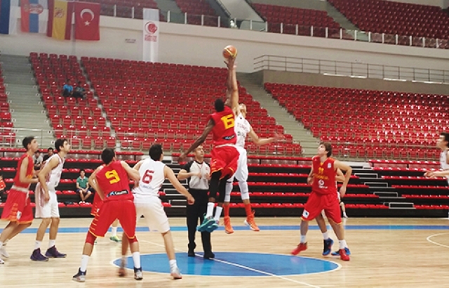 GENÇ MİLLİLER İSPANYA'YI DEVİRDİ