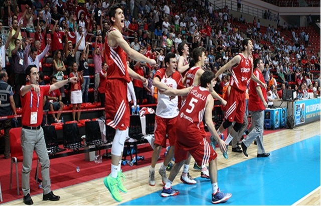 Genç Milliler tarih yazıyor...