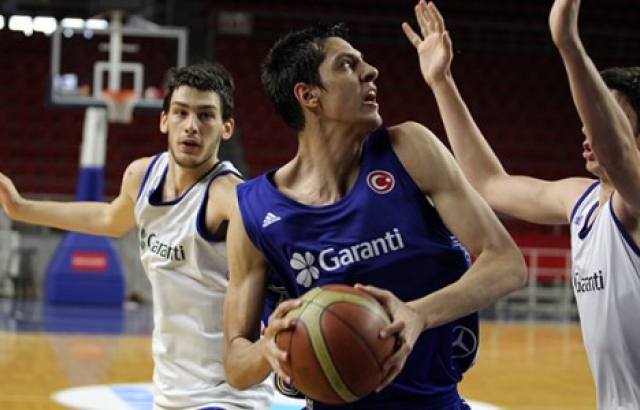 GENÇ MİLLİLERİMİZ POLONYA YOLCUSU