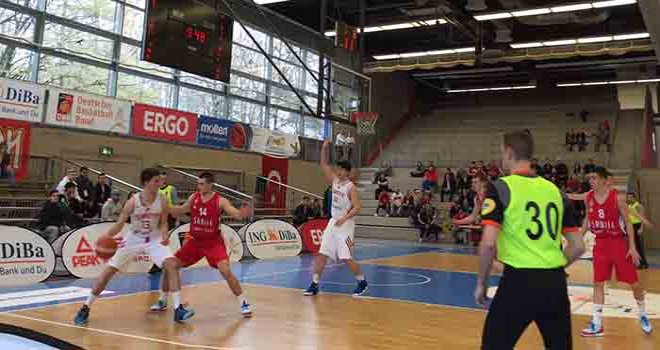 Genç Millilerimiz Sırbistan'a farklı kaybetti