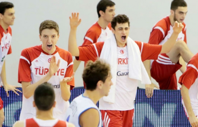 Genç Millilerimiz yarı final için sahada