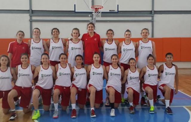 GENÇ VE YILDIZ KIZ MİLLİLER ÇANAKKALE'DE ÇALIŞIYOR