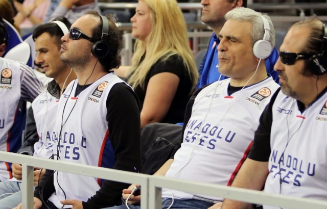 Görme engelliler Efes'i alkışladı