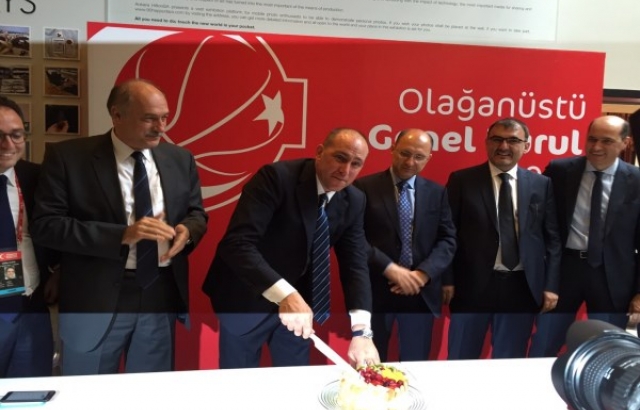 Harun Erdenay doğum gününü genel kurulda kutladı