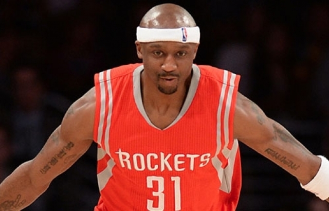 Houston Rockets, Jason Terry'i takımda tuttu.