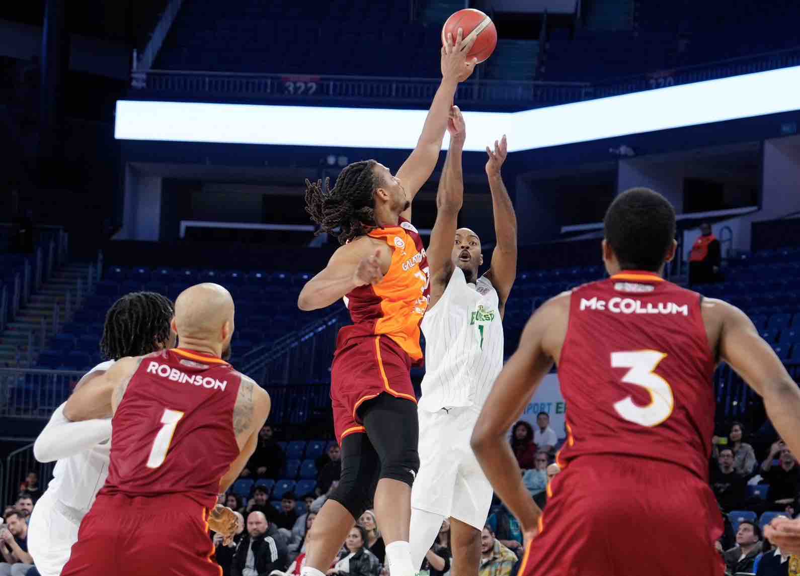 Çekişmeli maçın galibi Galatasaray