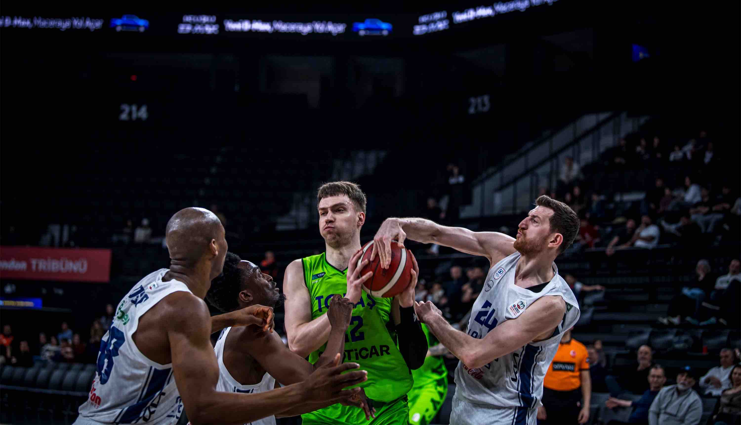 Anadolu Efes, TOFAŞ'ı geçti