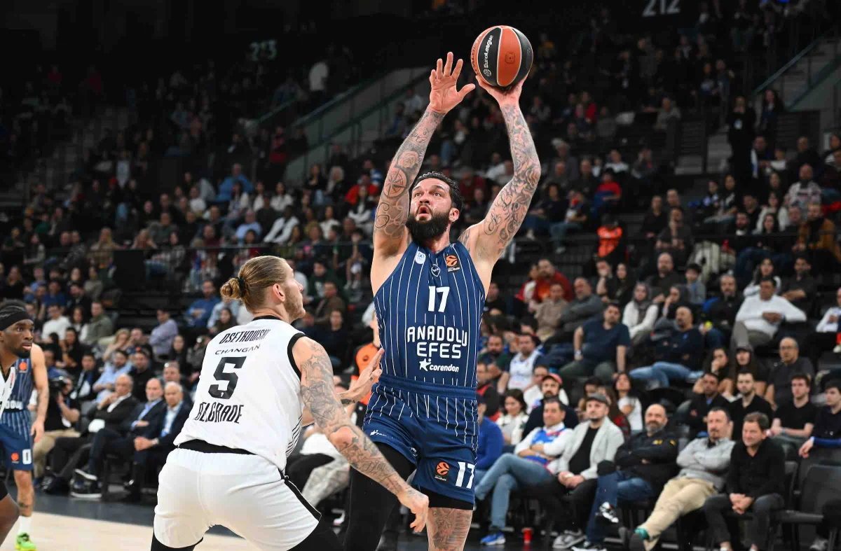 Anadolu Efes, Partizan'ı uzatmada yendi