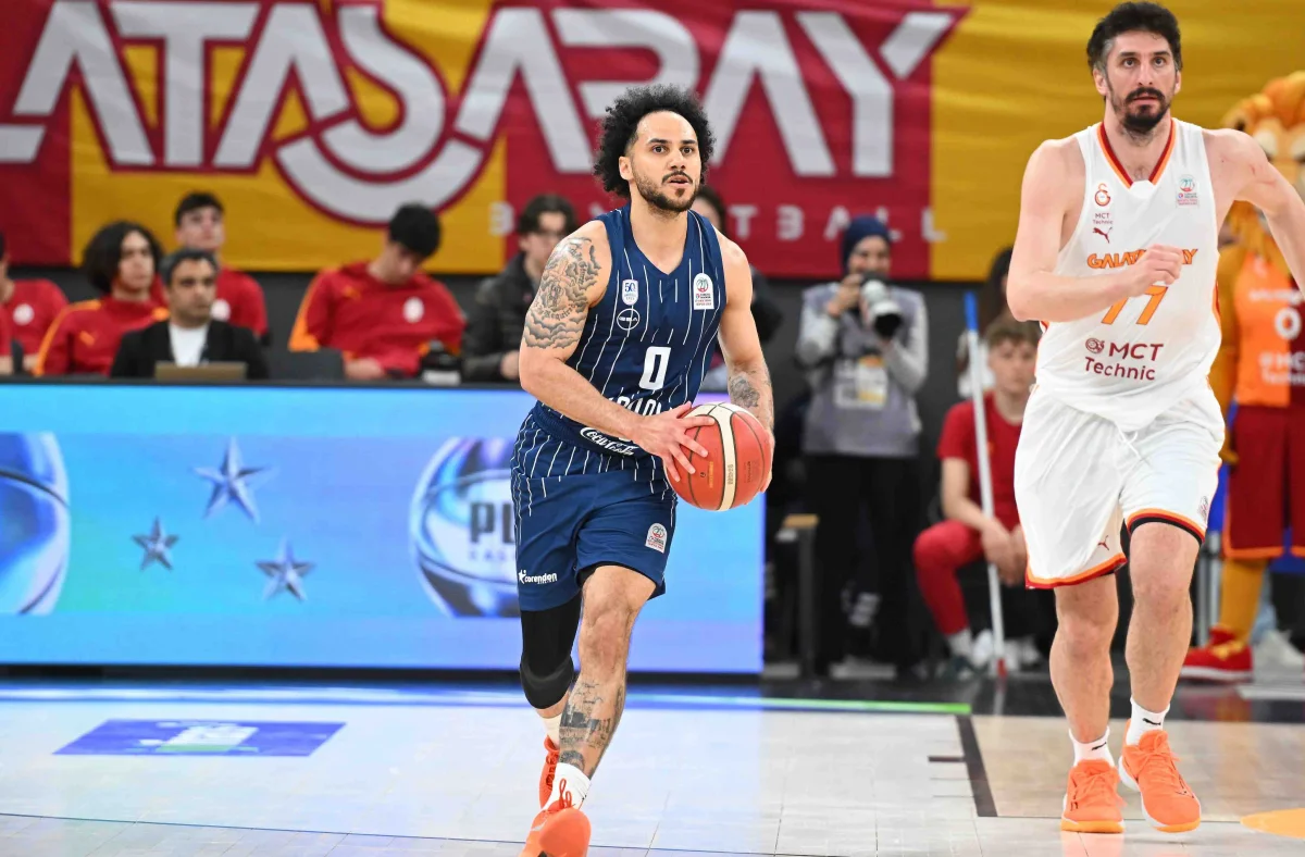 Anadolu Efes, Galatasaray'ı geçti