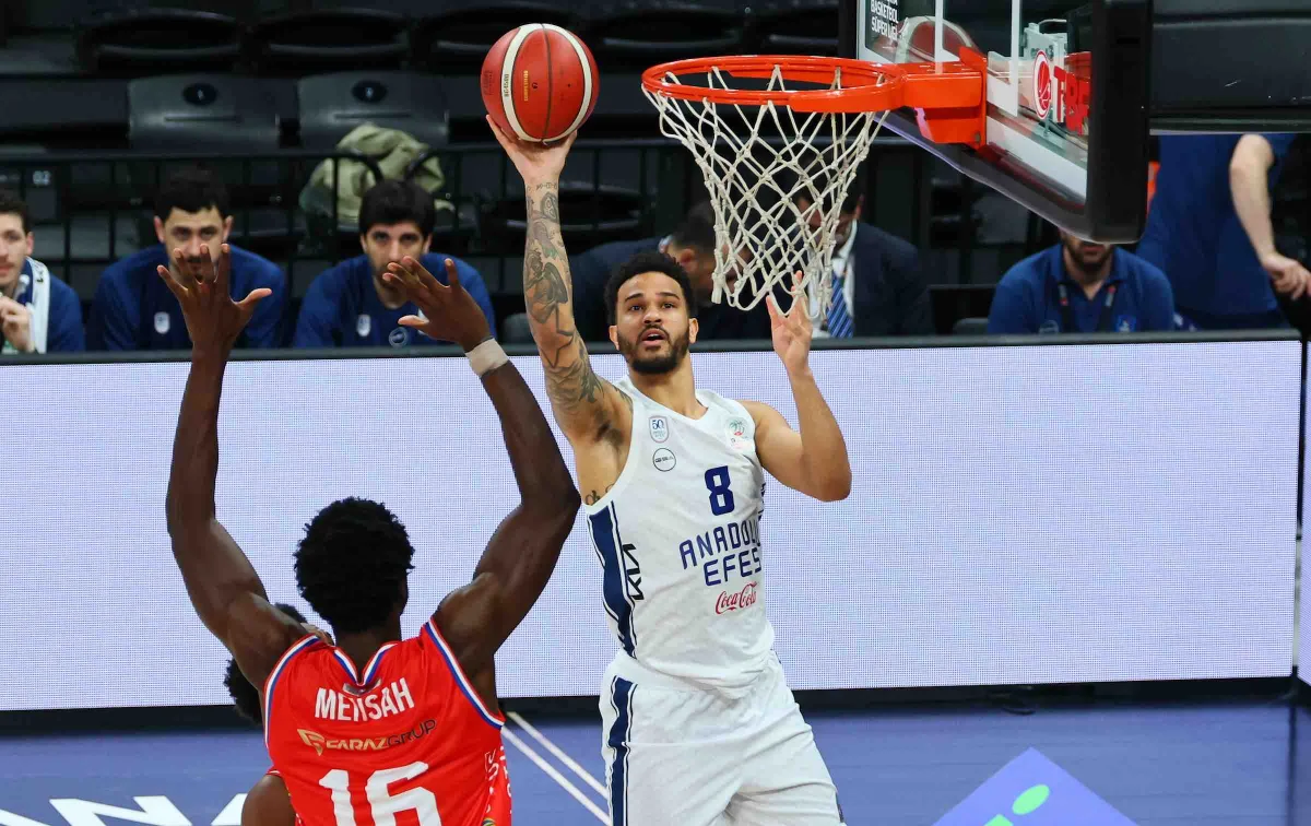 Anadolu Efes farklı galip