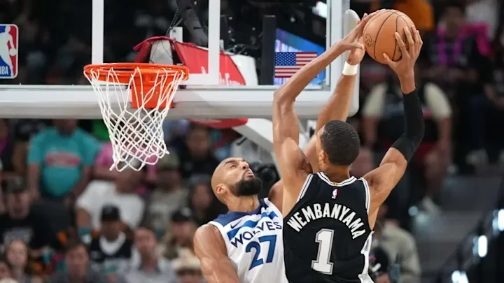San Antonio Spurs seride öne geçti