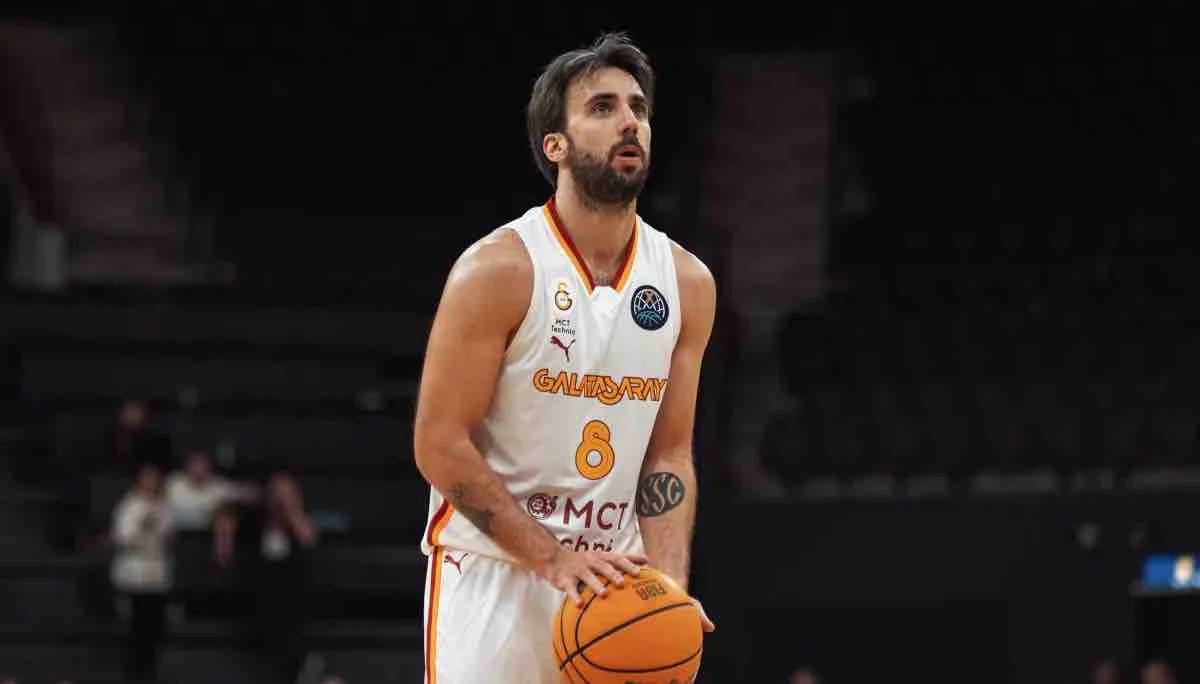 Galatasaray kaptanıyla yeniledi