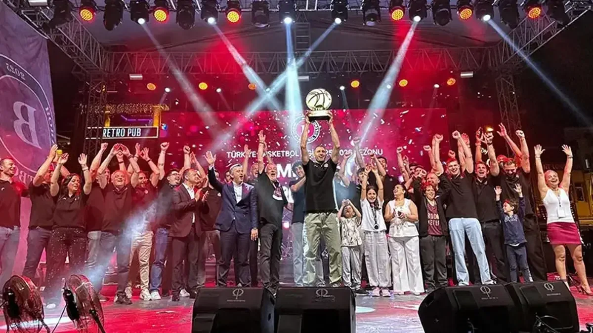 Bandırma Bordo Basketbol şampiyonluğu kutladı