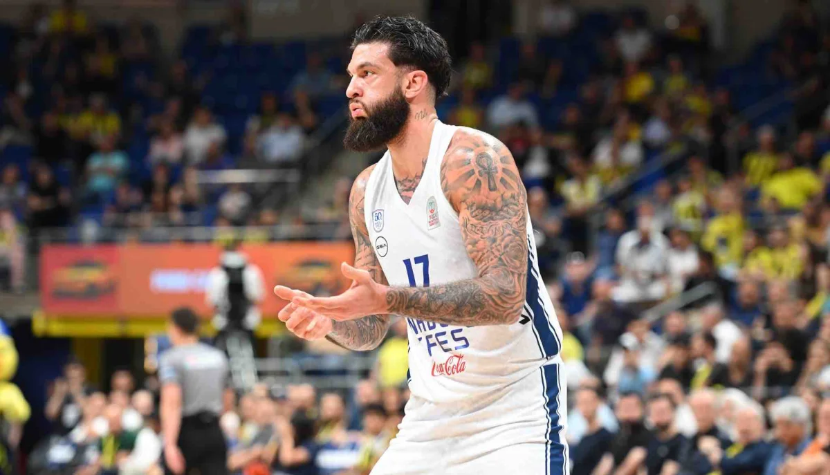 Anadolu Efes'e Vincent Poirier'den kötü haber