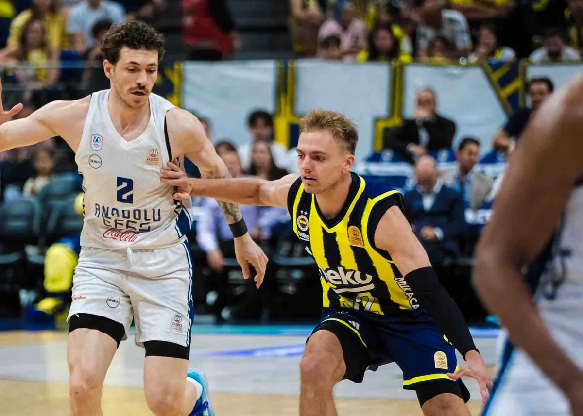 Fenerbahçe 18 sayı geriden gelerek kazandı