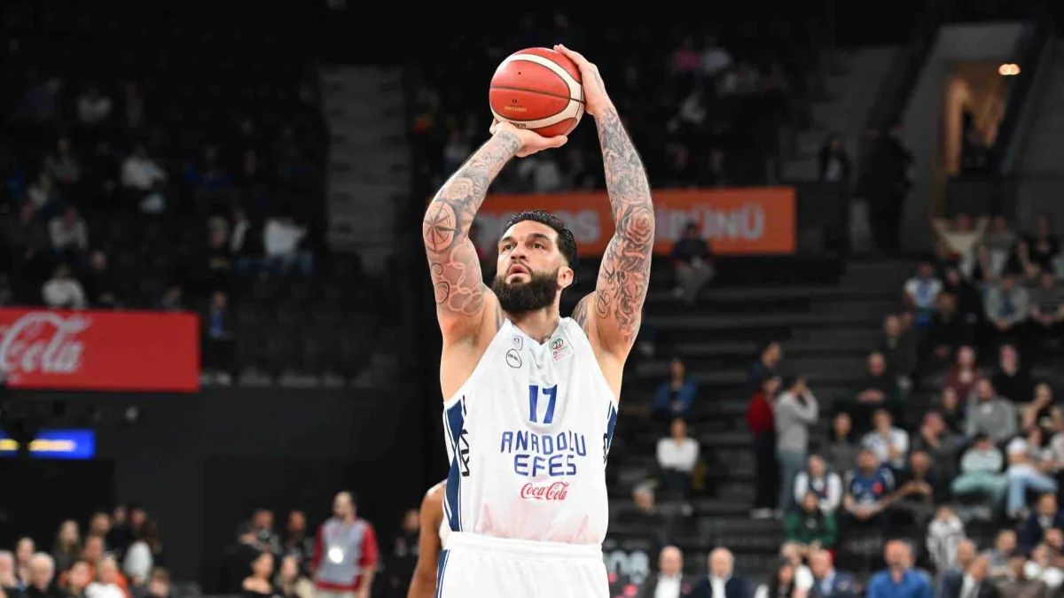 Anadolu Efes'te Poirier ameliyat oldu