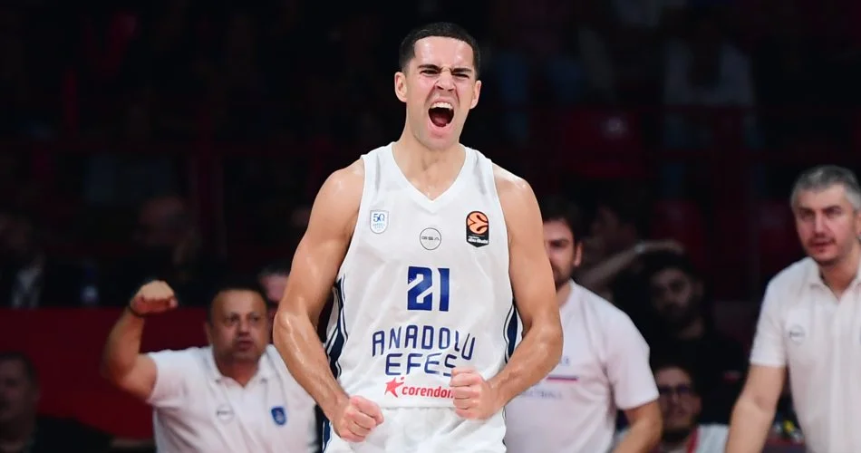 Anadolu Efes'te iki ayrılık
