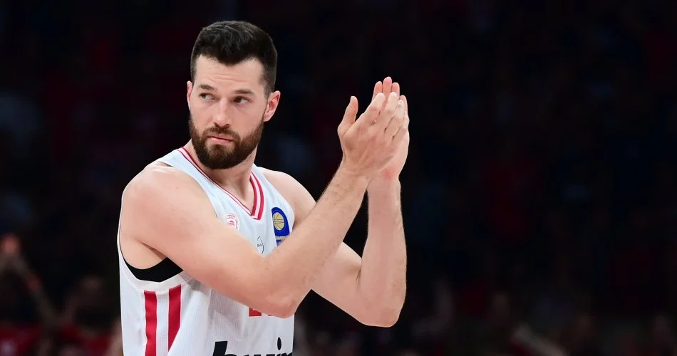 Alec Peters EA7 Emporio Armani Milan'a gitti