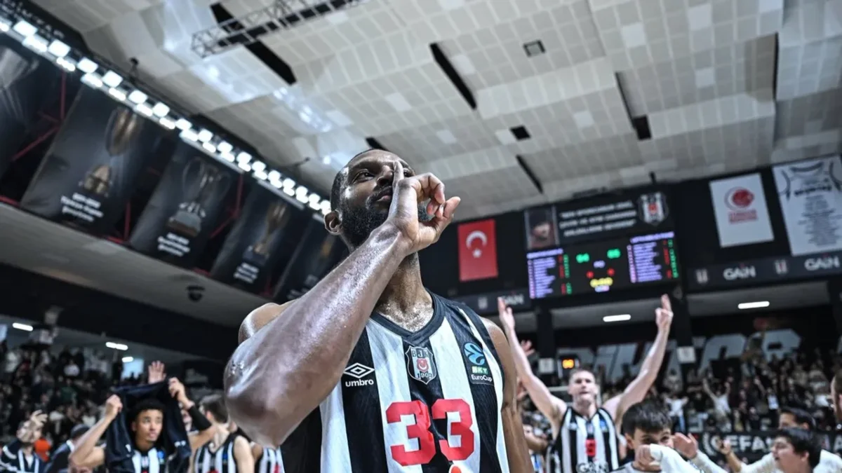 Beşiktaş'ta iki ayrılık