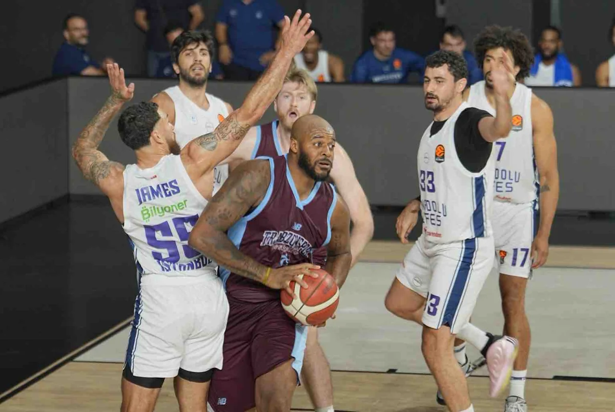 Anadolu Efes, Trabzonspor'u geçti