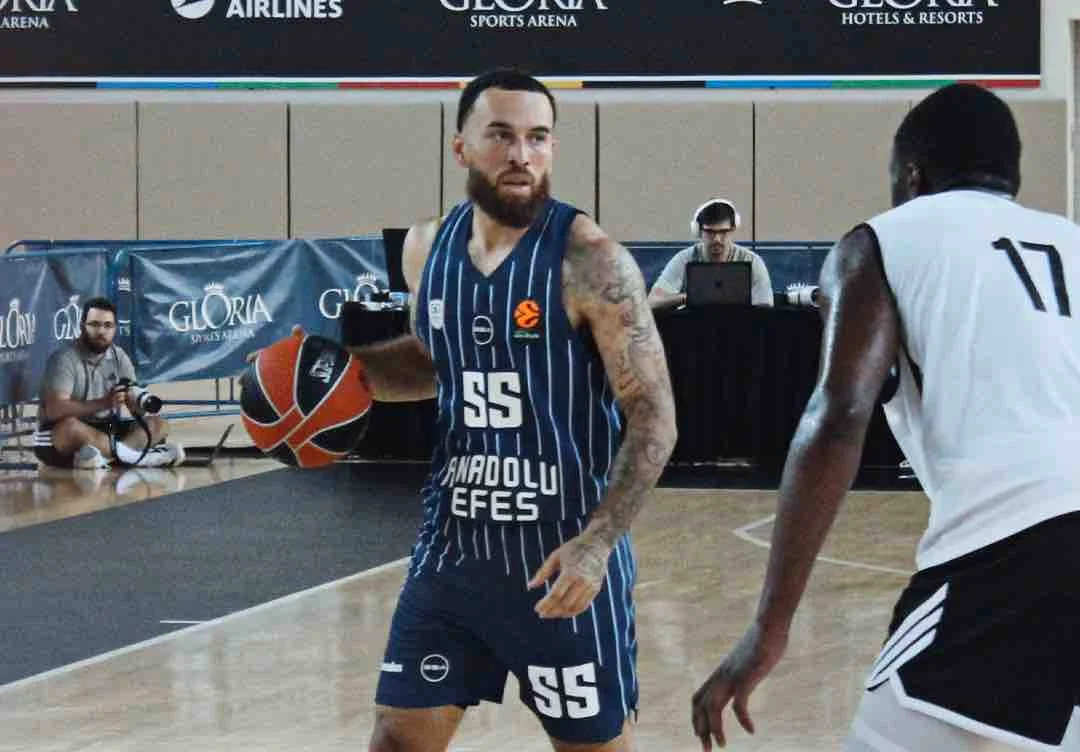 Anadolu Efes, Dubai'ye yenildi
