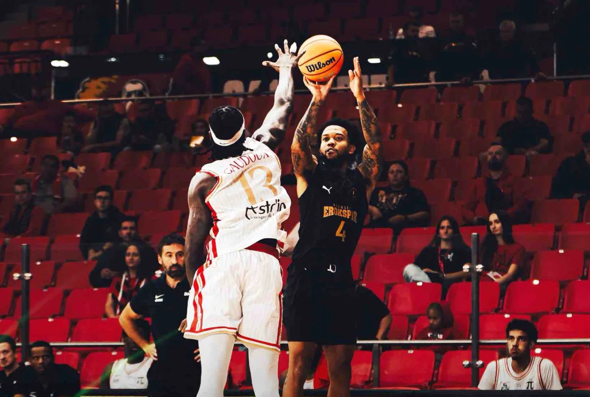 Esenler Erokspor, JL Bourg'a kaybetti