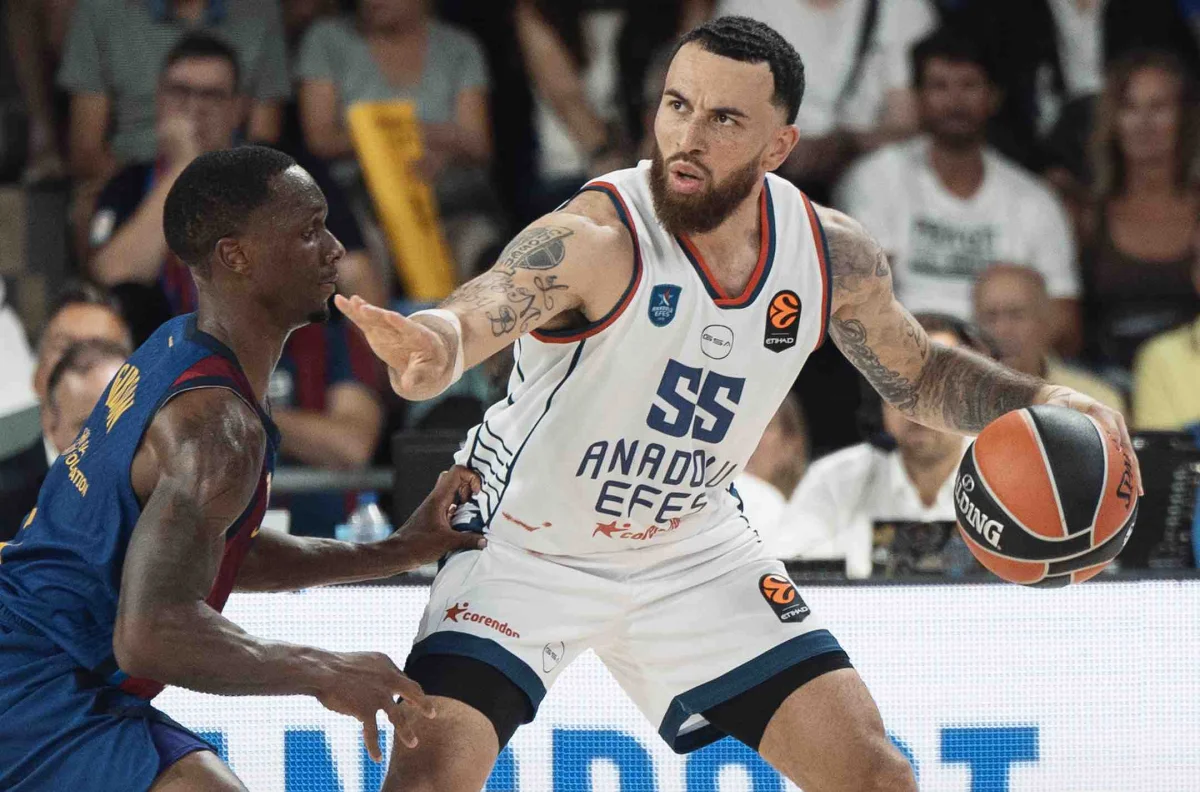 Anadolu Efes, Barcelona mağlubiyetiyle başladı