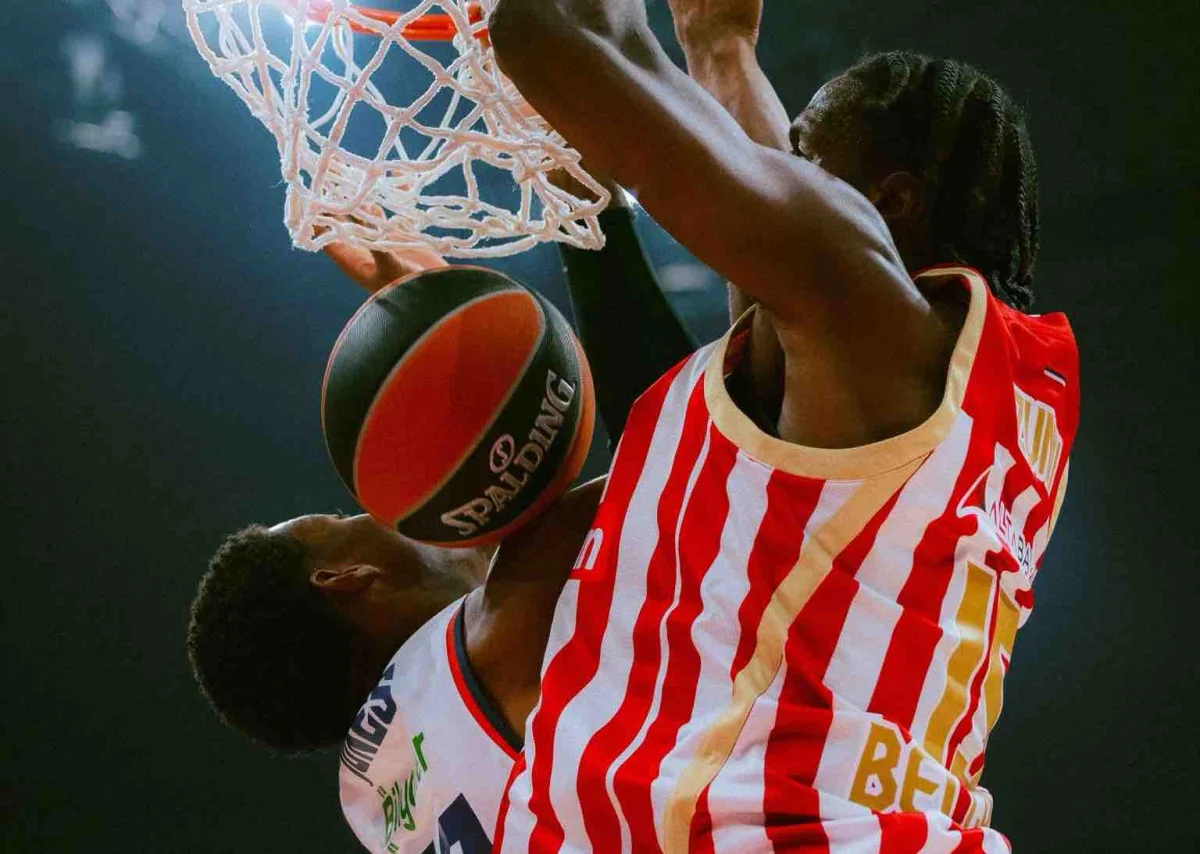 Anadolu Efes'e Belgrad'da çifte darbe: Hem maçı hem Mike James'i kaybetti