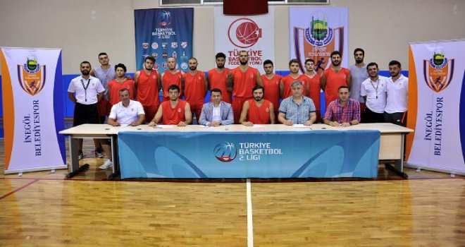İnegöl Belediyespor'dan toplu imza töreni