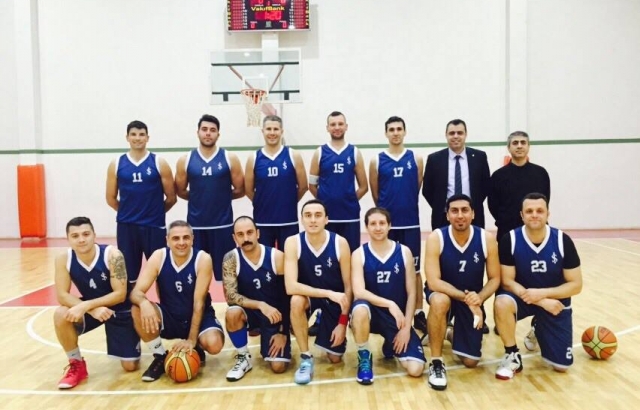 İş Bankası İzmir şampiyonluğa koşuyor...