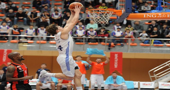 İstanbul Büyükşehir Belediyespor, Lukoil deplasmanında