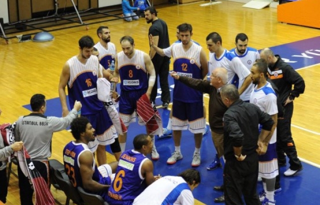 İstanbul Büyükşehir fırtınası Bandırma'da esti