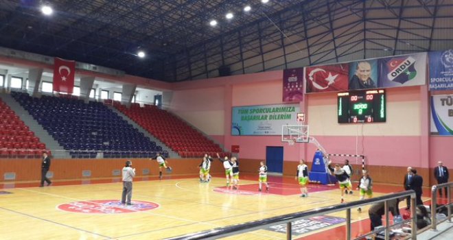 İstanbul Üniversitesi Orduspor?a nefes aldırmadı