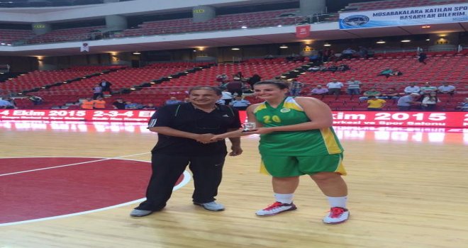 İstanbul Üniversitesi üçlüklerle kazandı...