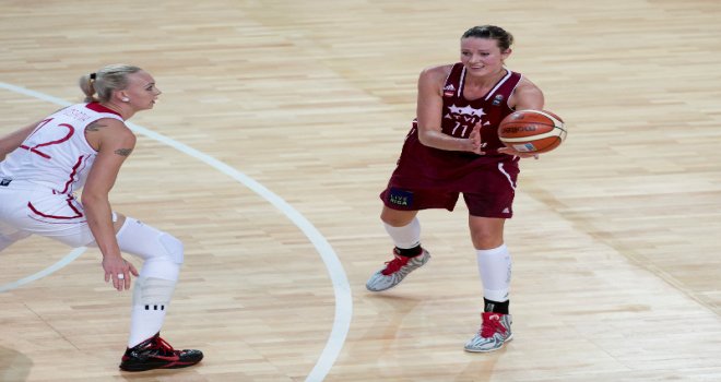 İstanbul Üniversitesi'ne Letonyalı uzun