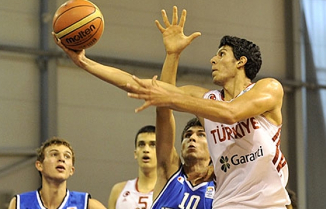 İtalya'yı deviren Yıldız Millilerimiz yarı finalde...