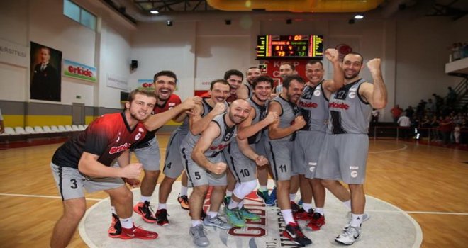 İzmir derbisinde Orkide Gediz Üniversitesi farkı