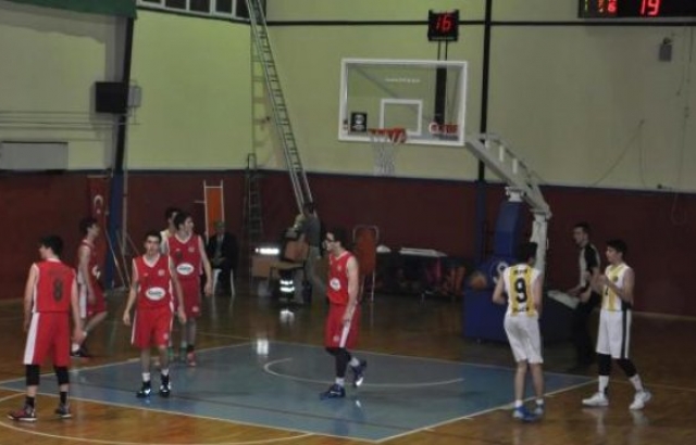 İzmir'de ailelerden maçlarda ambulans olmamasına tepki