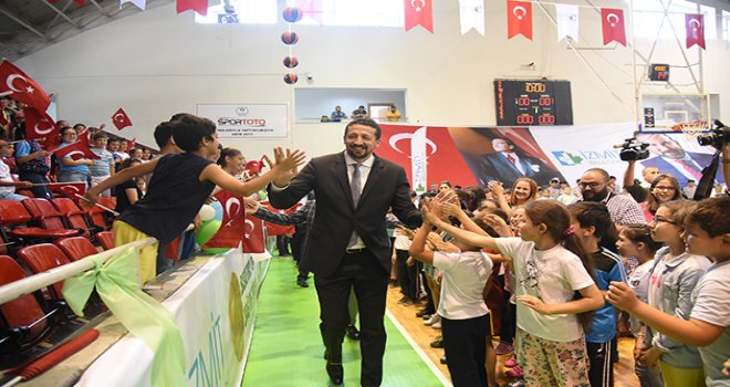 İzmit'te 10.000 çocuğa basketbol topu 